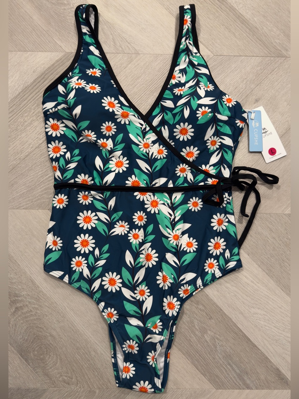 Cupshe Floral Wrap One-Piece Swimsuit with White & Green Daisy Print - Large
